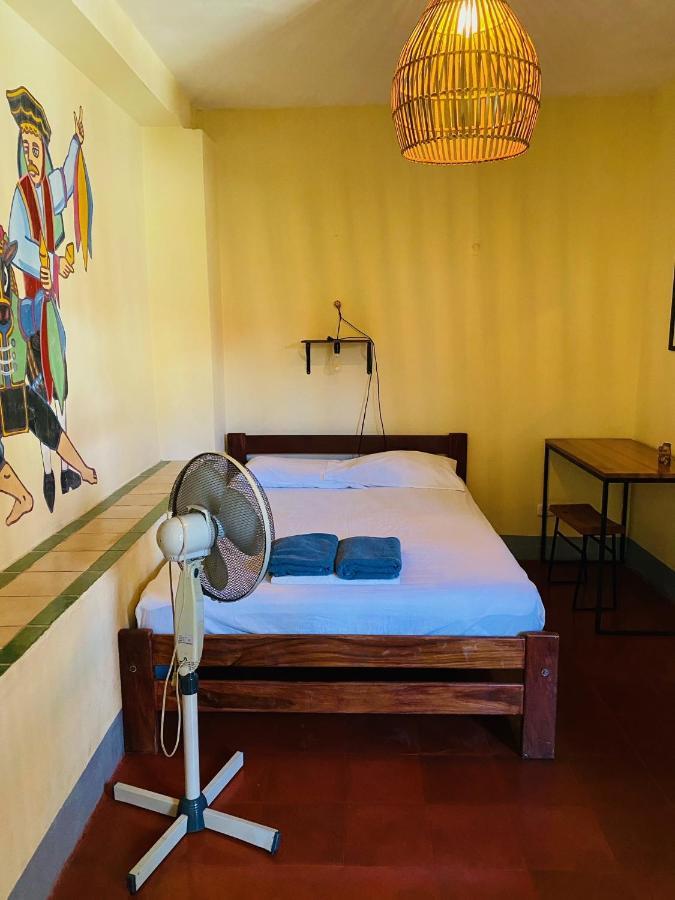 Hostal La Tortuga Booluda León Extérieur photo