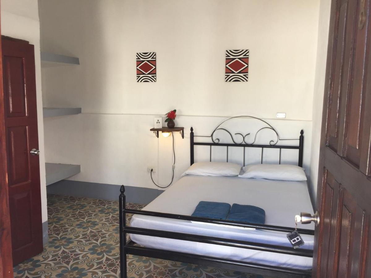 Hostal La Tortuga Booluda León Extérieur photo